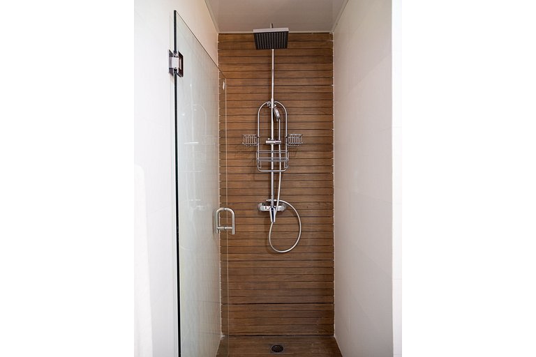 Sophisticated 1BR in the City│WeHost