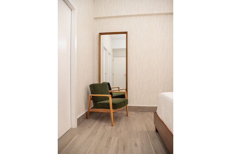 Sophisticated 1BR in the City│WeHost