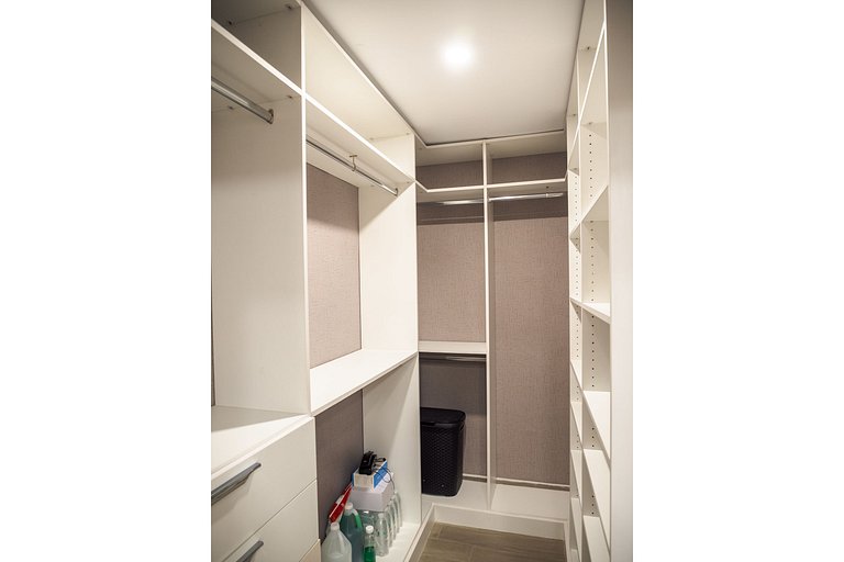 Sophisticated 1BR in the City│WeHost