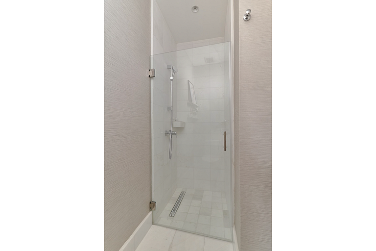 Luxurious Designer 1 BR Apt│WeHost