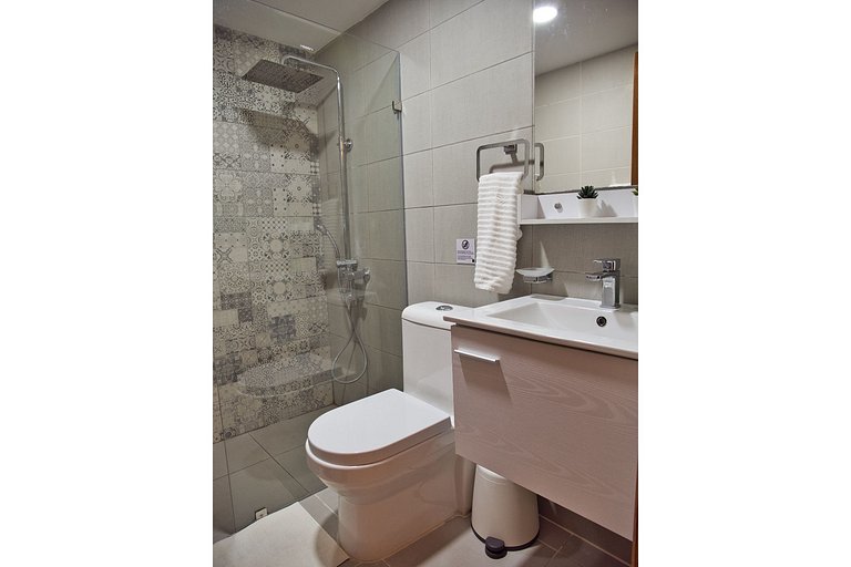 Stylish Mid Century 1BR Apartment │ WeHost