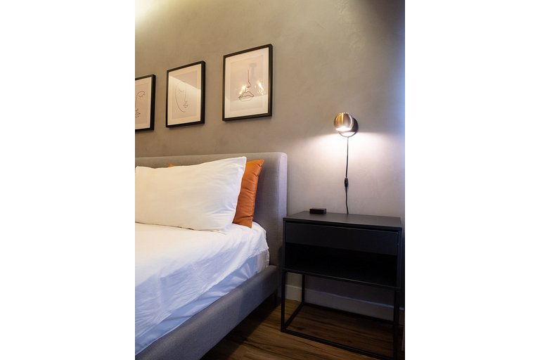 Stylish Mid Century 1BR Apartment │ WeHost