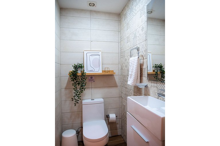 Stylish Mid Century 1BR Apartment │ WeHost