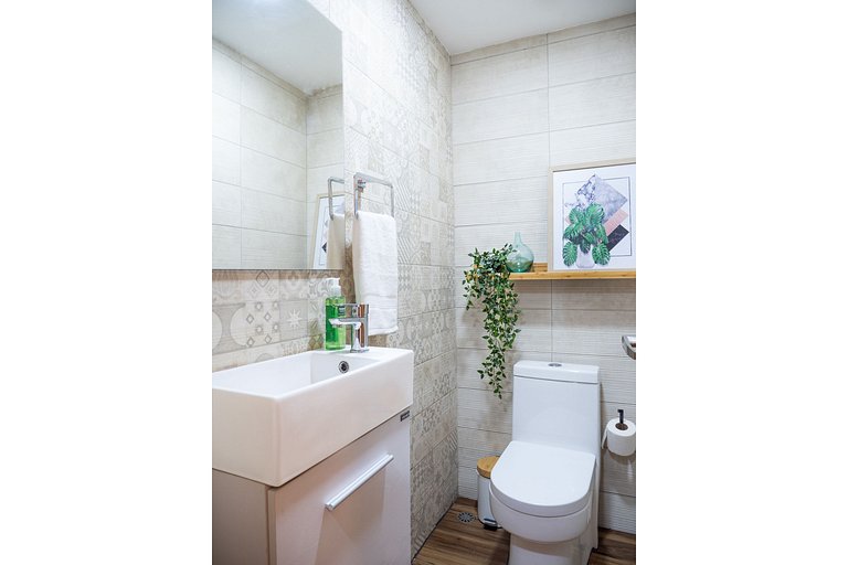 Cozy and Bright 1 BR Apartment│WeHost