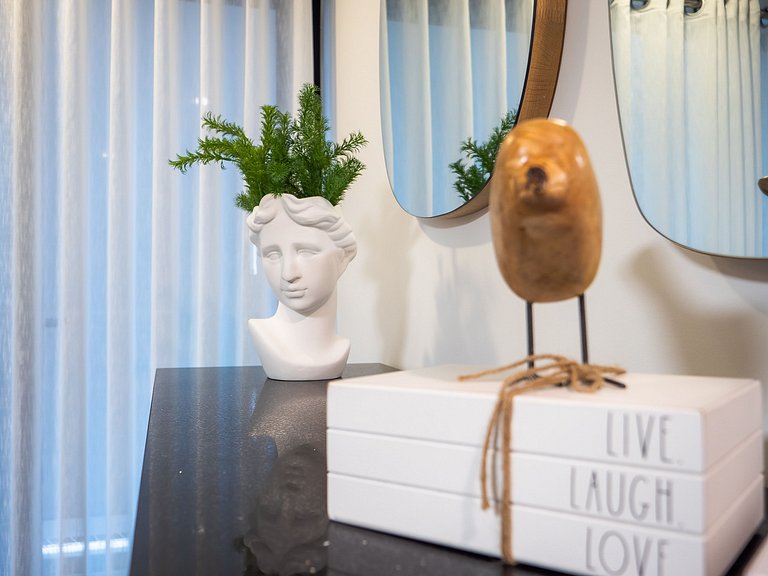 Cozy and Bright 1 BR Apartment│WeHost