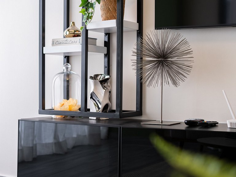 REFA Naco - 4A · Contemporary 1BR Centric-WeHost