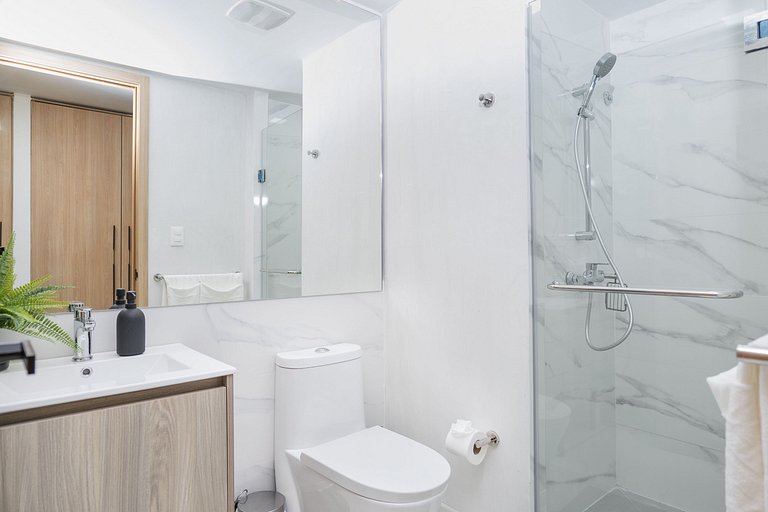 AH40 - 102A · Vacation Homelike 2 BR in City - WeHost DR