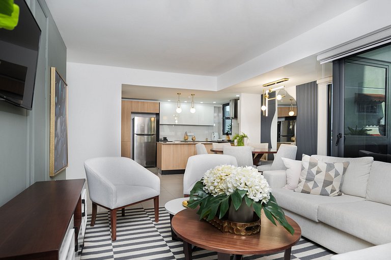 AH40 - 102A · Vacation Homelike 2 BR in City - WeHost DR