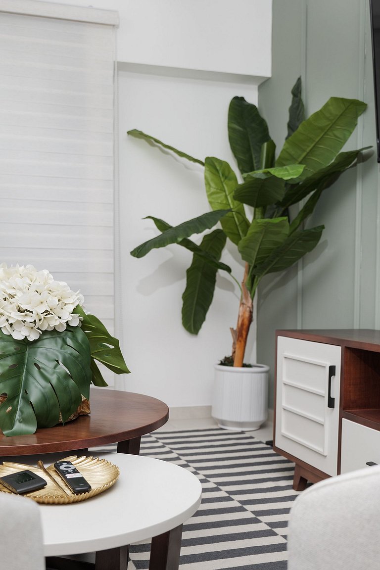 AH40 - 102A · Vacation Homelike 2 BR in City - WeHost DR