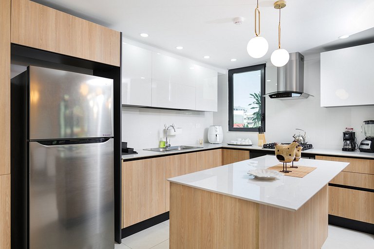 AH40 - 102A · Vacation Homelike 2 BR in City - WeHost DR