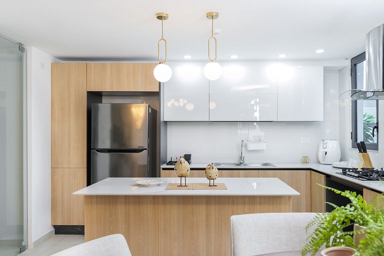 AH40 - 102A · Vacation Homelike 2 BR in City - WeHost DR