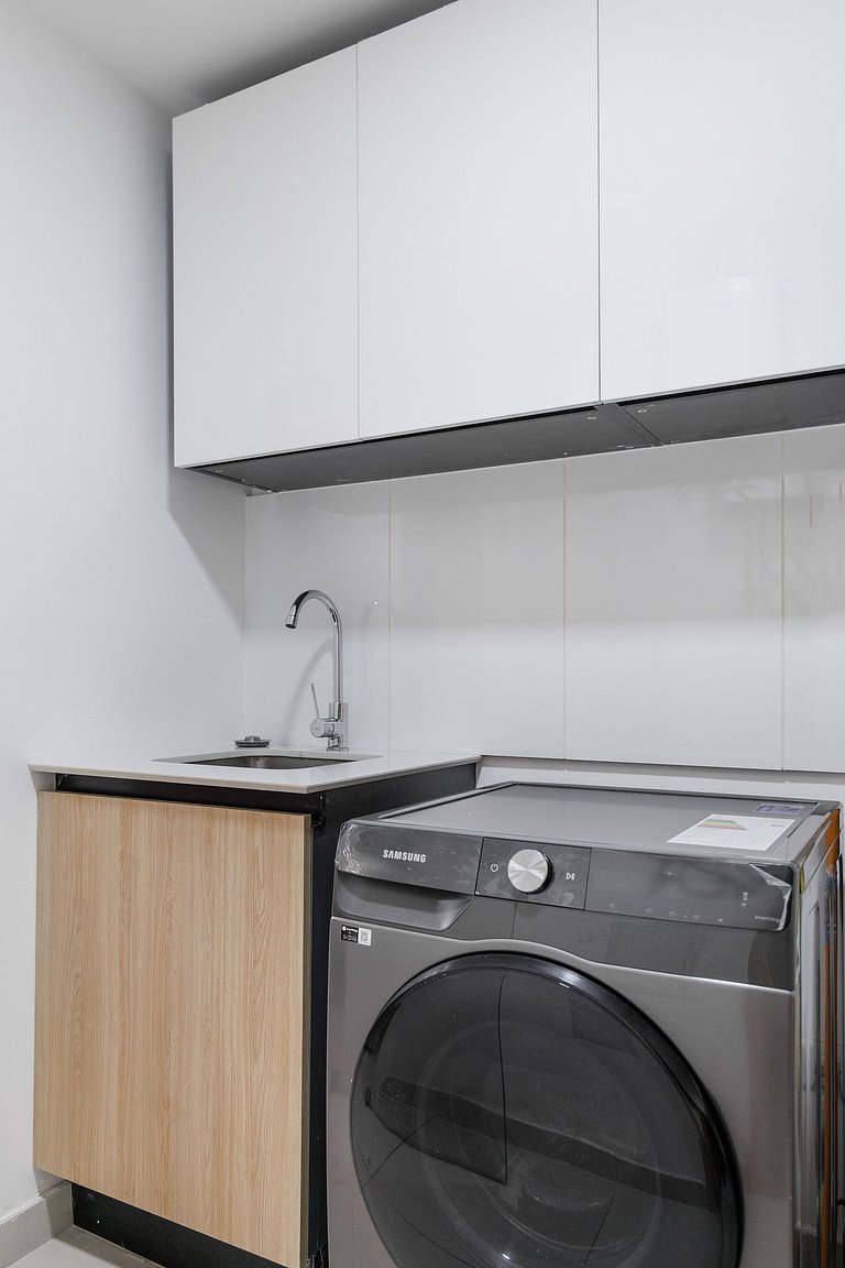 AH40 - 102A · Vacation Homelike 2 BR in City - WeHost DR