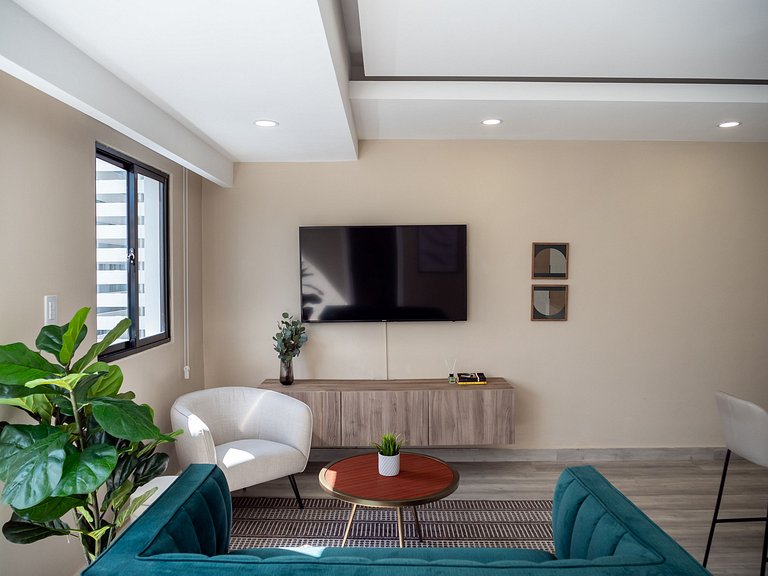 Bright 1BR City Apt - WeHost DR