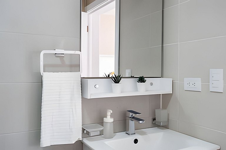 Bright 1BR City Apt - WeHost DR