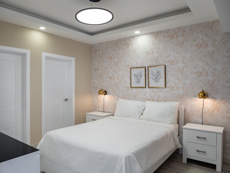 Bright 1BR City Apt - WeHost DR