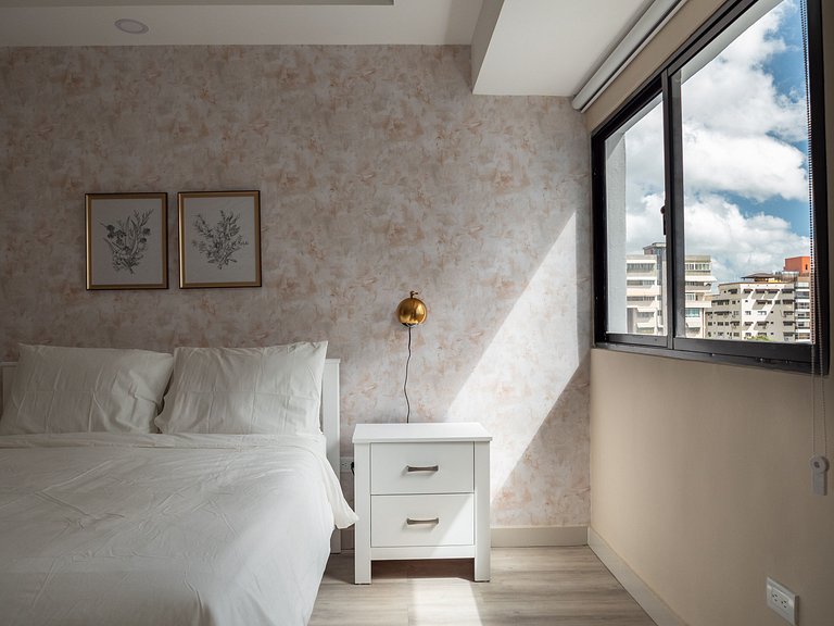 Bright 1BR City Apt - WeHost DR