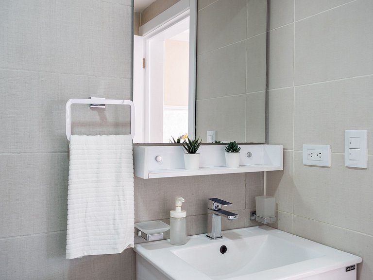 Bright 1BR City Apt - WeHost DR