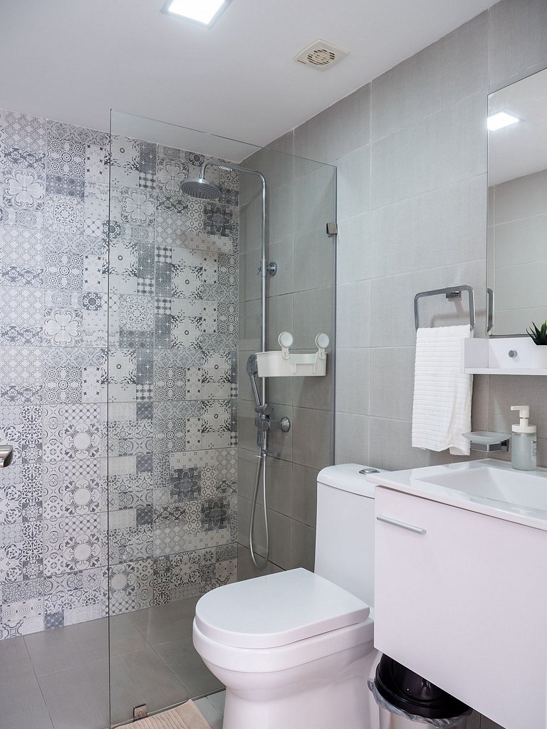 Bright 1BR City Apt - WeHost DR